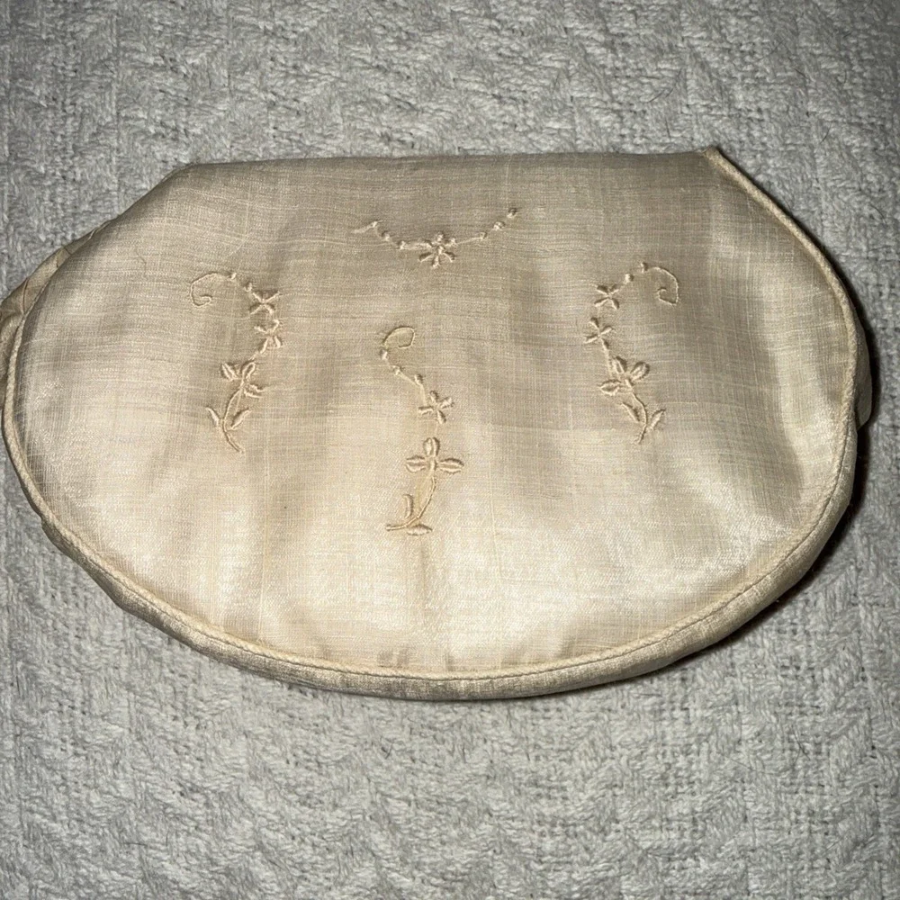 Vintage Cream Silk Linen Satin Clutch Purse Embroidered Floral Lace Petite